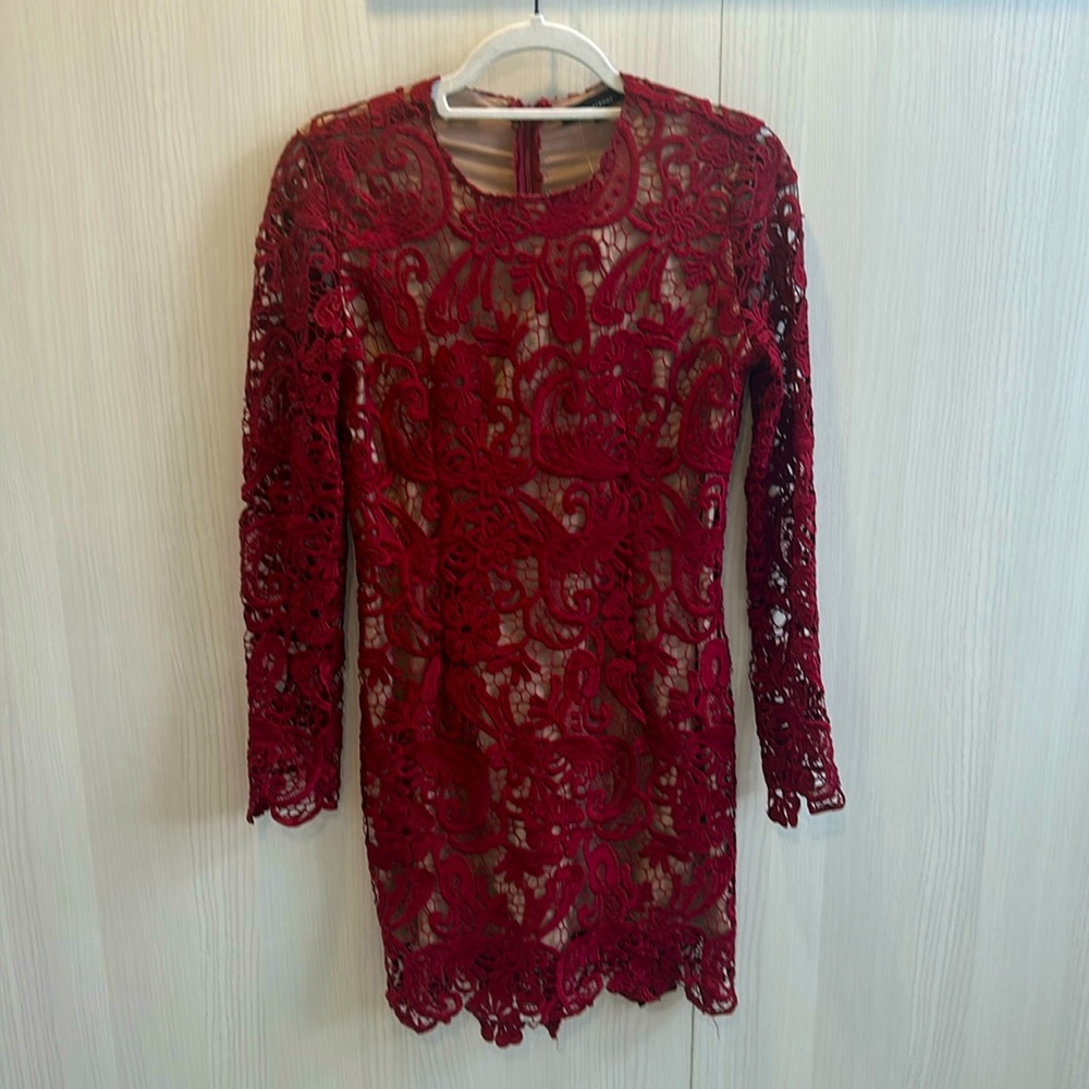 NWT long sleeve lace detail fully lined mini dress burgundy size medium